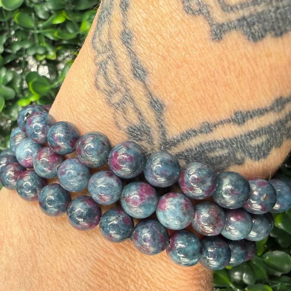 Ruby in Kyanite Beaded Bracelet *UV Reactive* - Picture 3 of 9